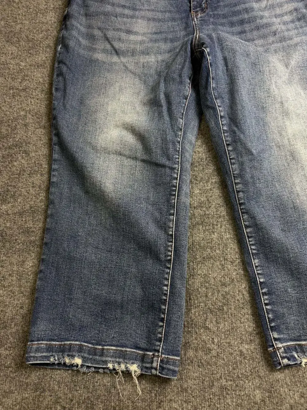 Judy Blue Plus 22W Wide Leg Raw Fray Hem Medium Wash Crop Jeans